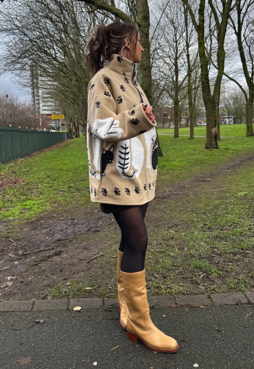 beige cat print fleece *free scarf* - Image 4