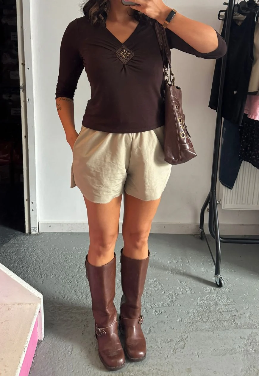 beige staple shorts - Image 7