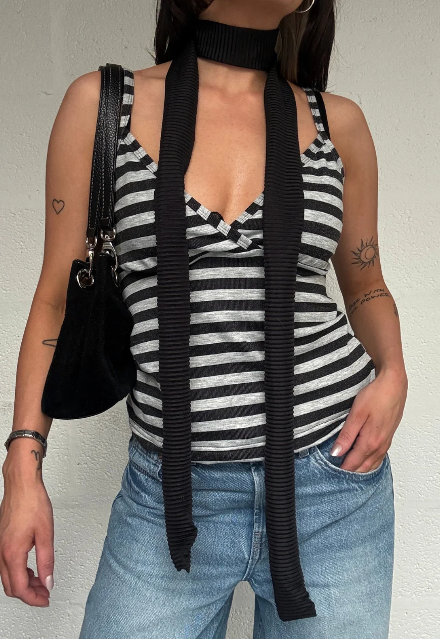 black plissé skinny scarf - Image 4