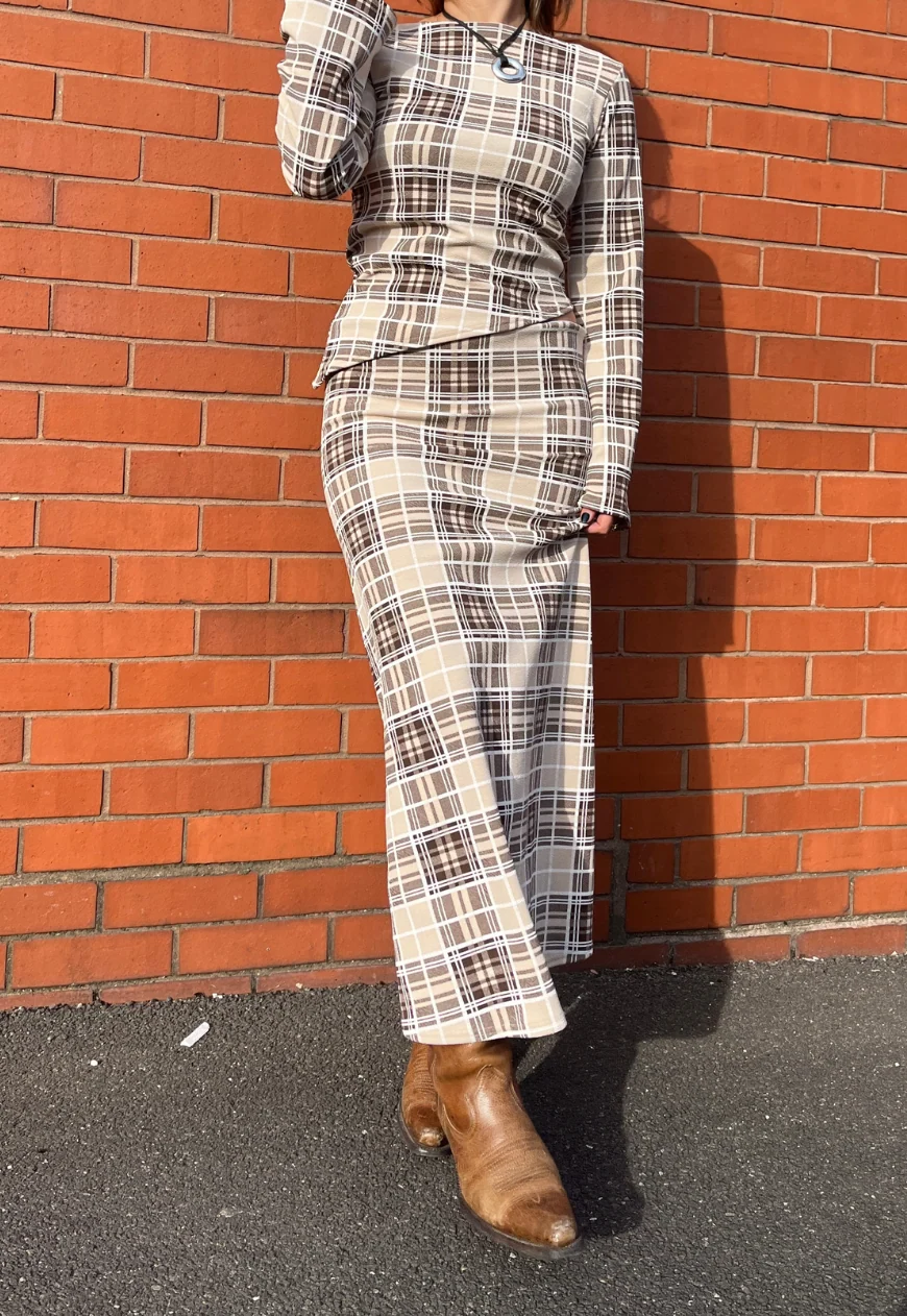check/tartan reversible mid rise maxi skirt - Image 4