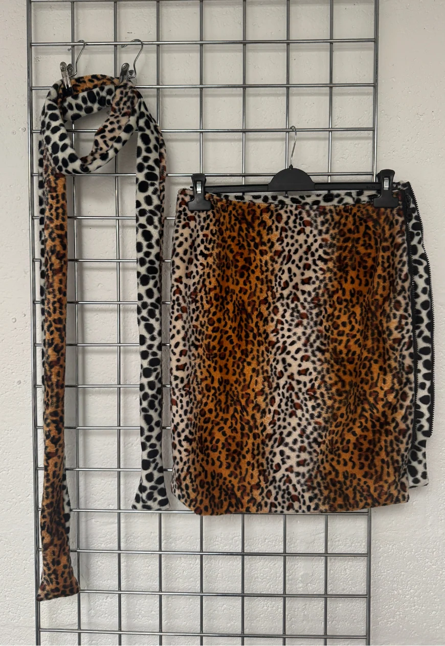 dalmatian/leopard reversible scarf - Image 5