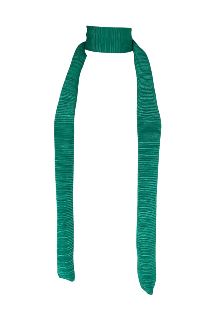 green plissé skinny scarf