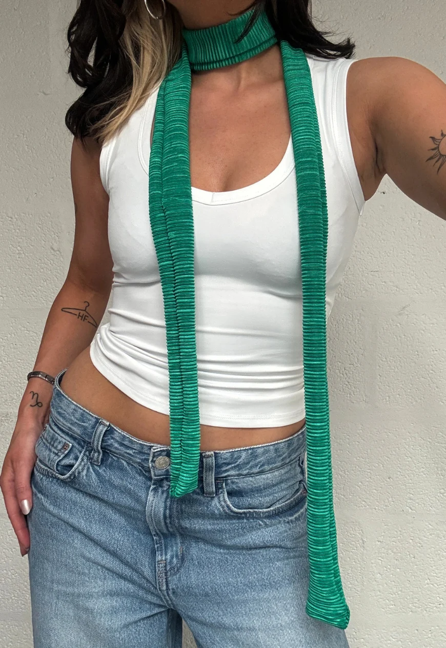 green plissé skinny scarf - Image 3