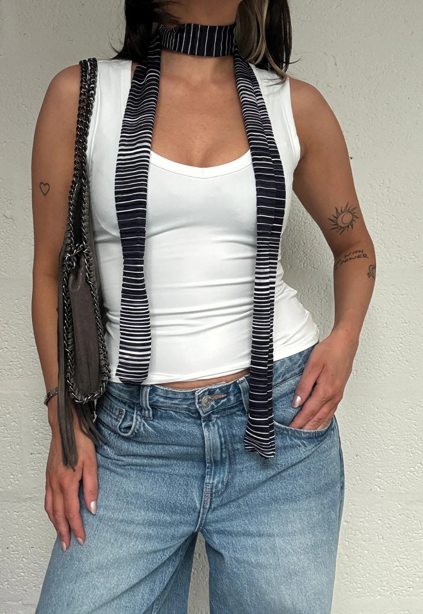 navy stripe plissé skinny scarf - Image 3