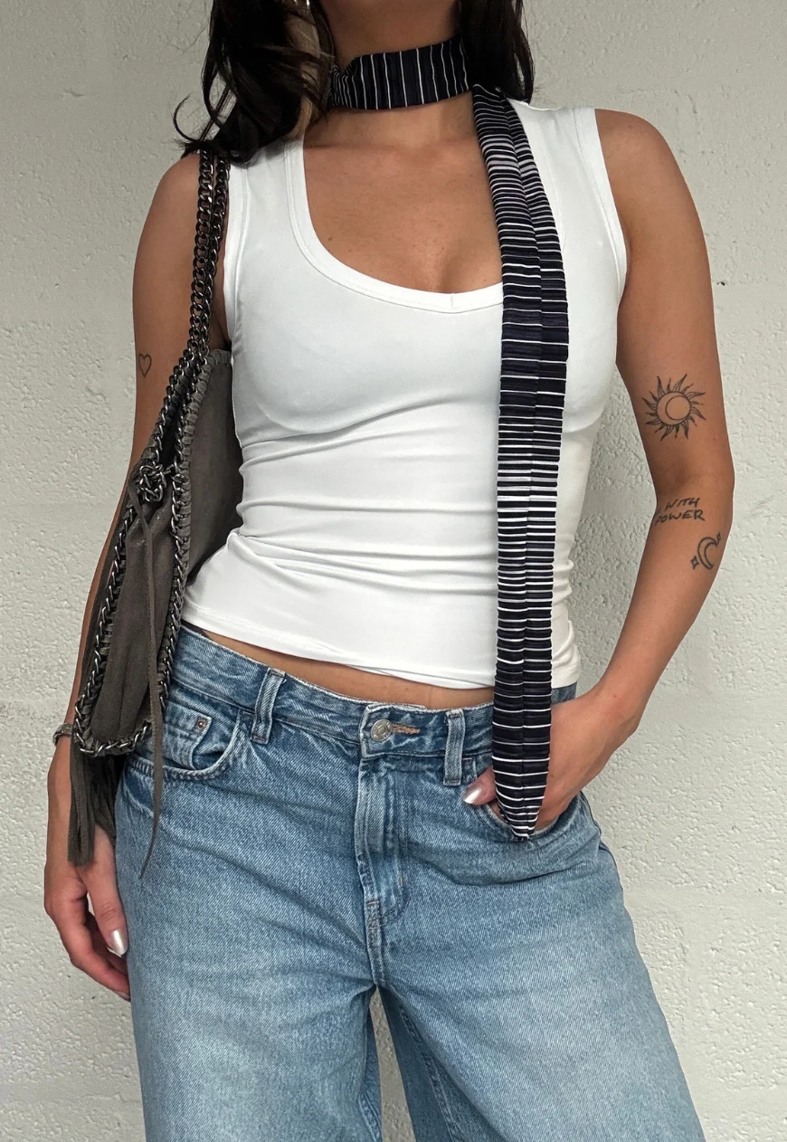 navy stripe plissé skinny scarf - Image 4