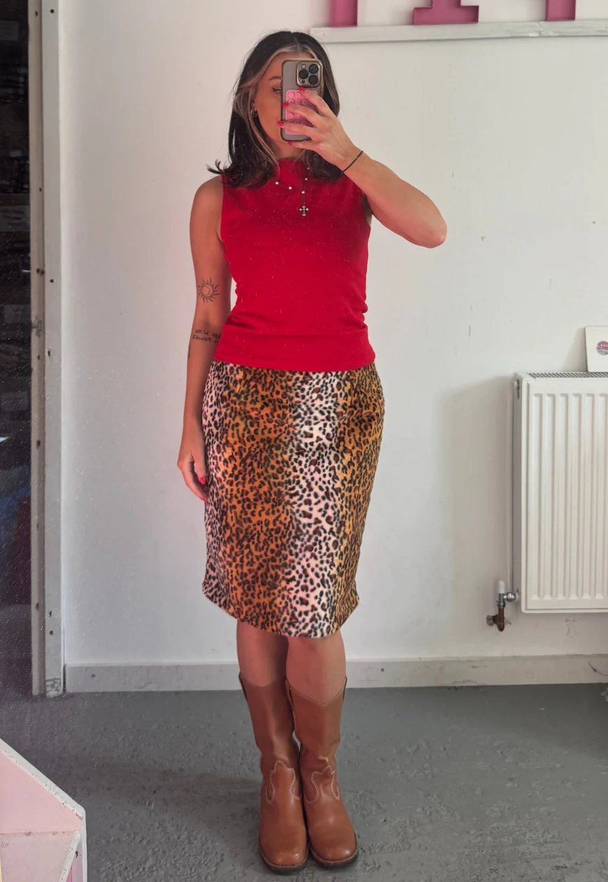 red slash neck top - Image 7